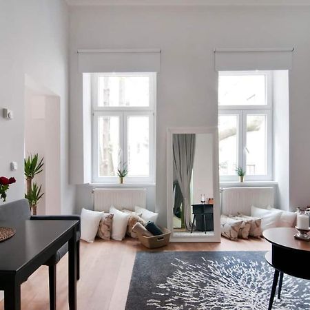 Ferienwohnung ⍟Luxurious And Bright⍟ 5 Min Walk To City Center Wien Exterior foto