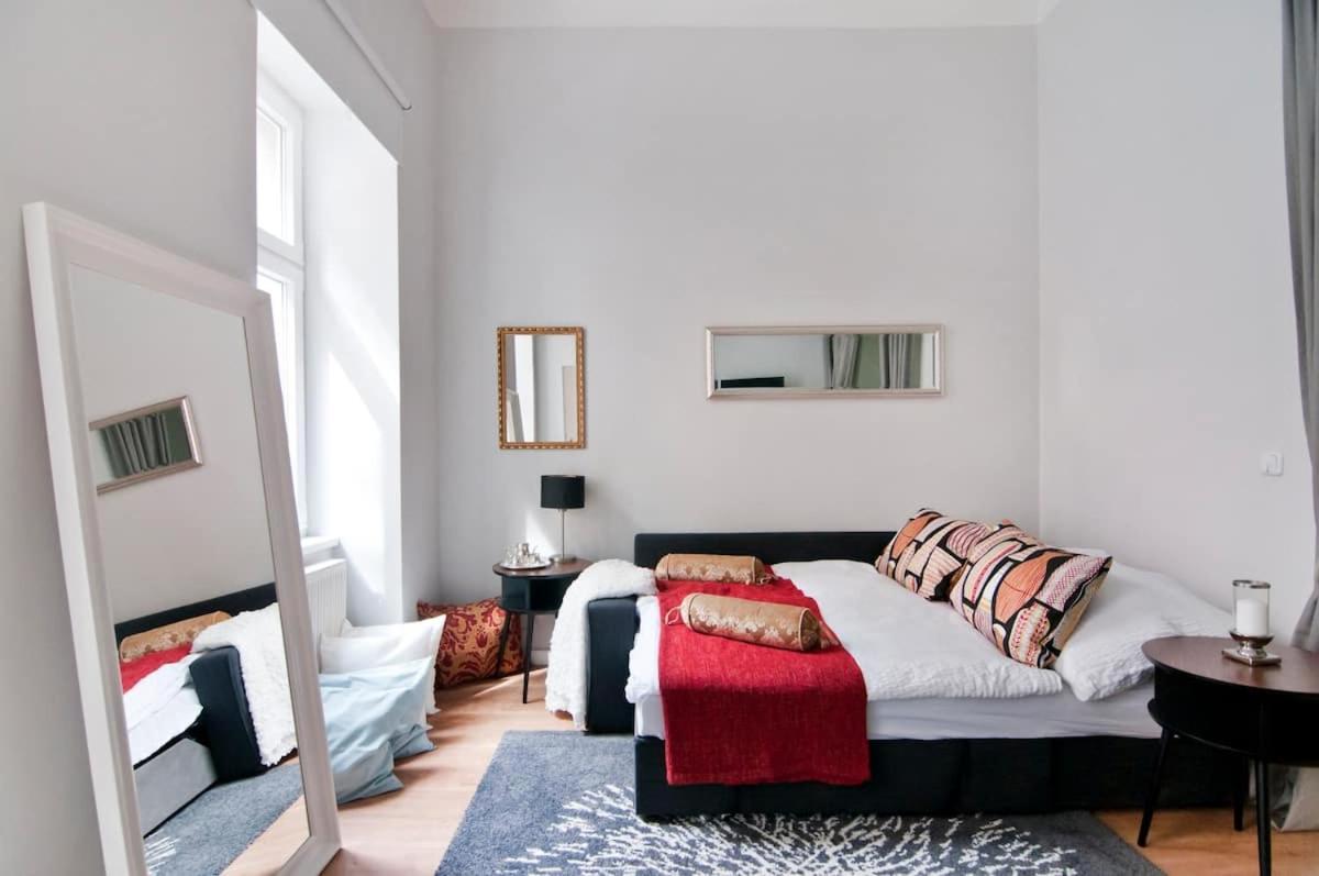 Ferienwohnung ⍟Luxurious And Bright⍟ 5 Min Walk To City Center Wien Exterior foto