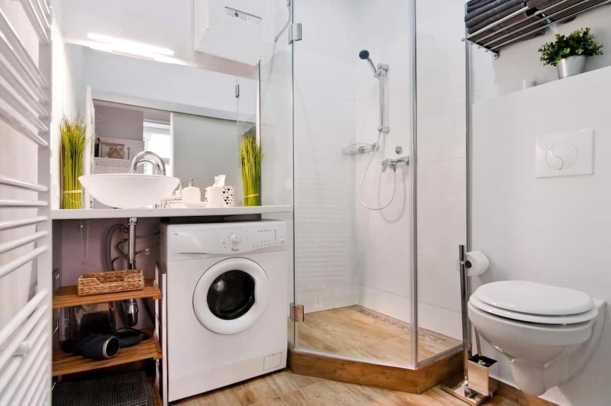Ferienwohnung ⍟Luxurious And Bright⍟ 5 Min Walk To City Center Wien Exterior foto