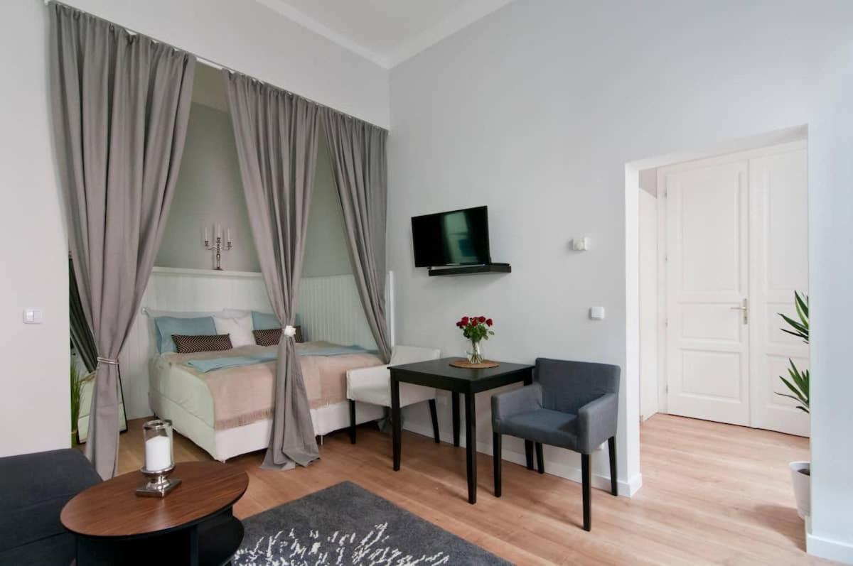 Ferienwohnung ⍟Luxurious And Bright⍟ 5 Min Walk To City Center Wien Exterior foto